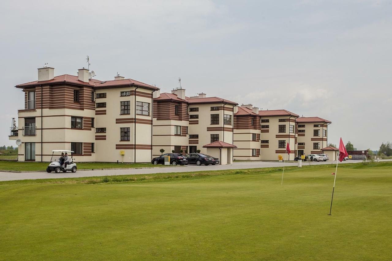 Golf Apartament W Sobieniach Sobienie Jeziory Extérieur photo